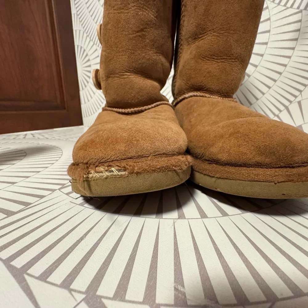 UGG Girls Bailey Boots 3 Buttons‎ Size 13 Chestnut